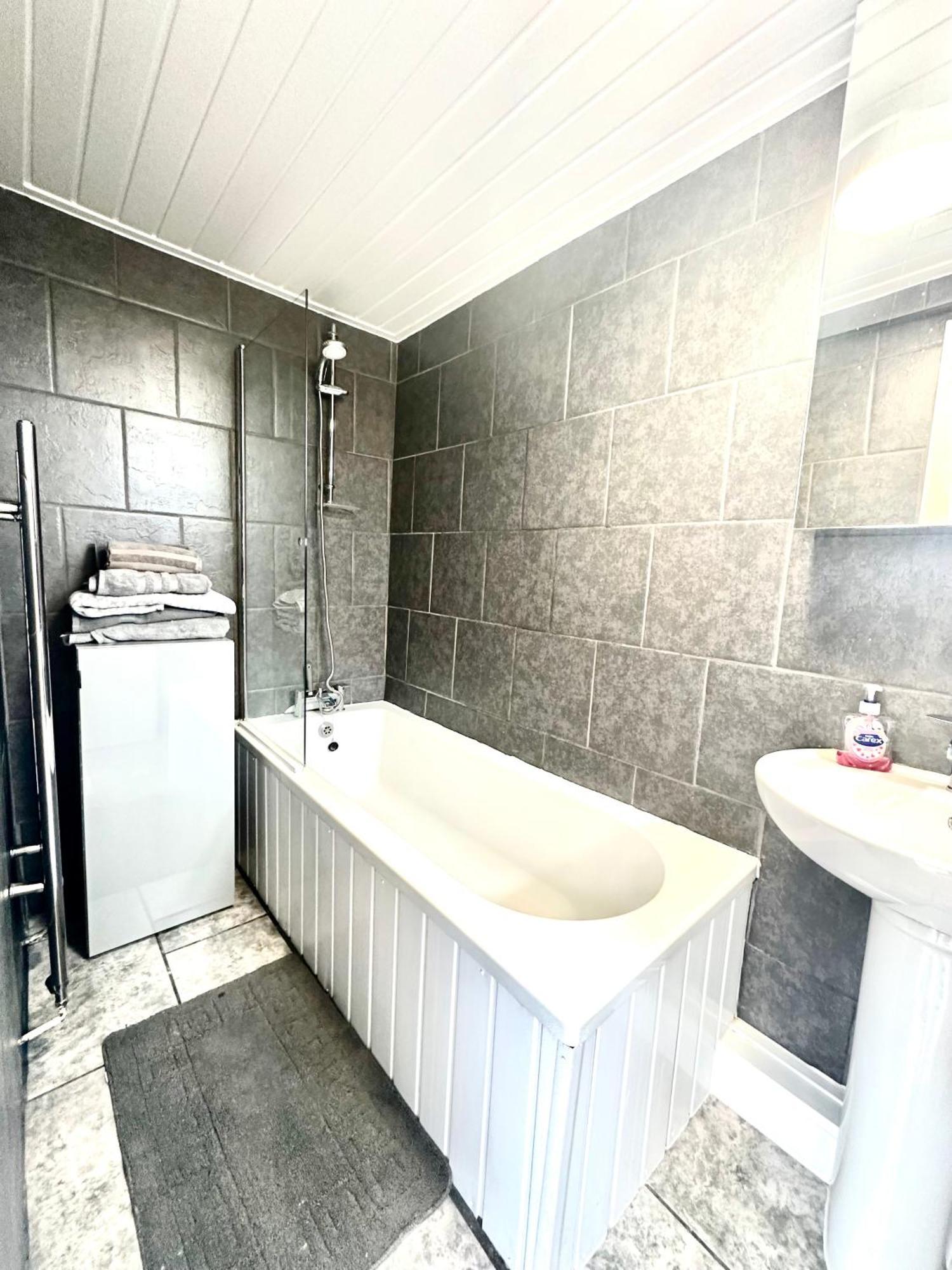 Arthur Street, Stylish 3 Bedroom House Kingston upon Hull Bagian luar foto